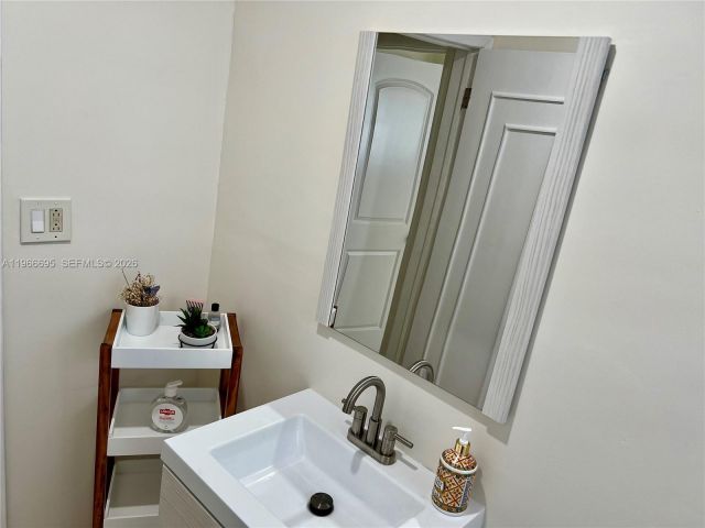 2-bedroom home for rent in Hollywood - 1623 Johnson St 1623 - MondialRealty