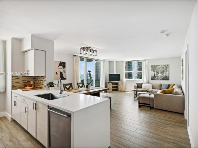 Apartment for rent  Unit #1901 - photo 7449875