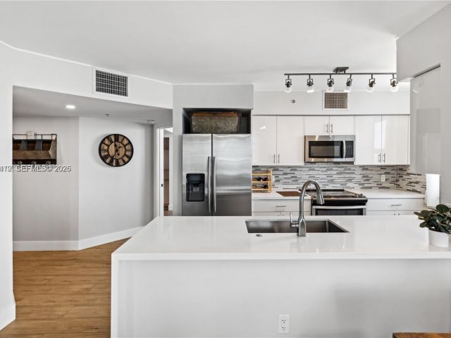 Apartment for rent  Unit #1901 - photo 7449877