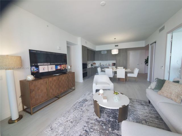 Apartment for rent  Unit #1402 - photo 7440007