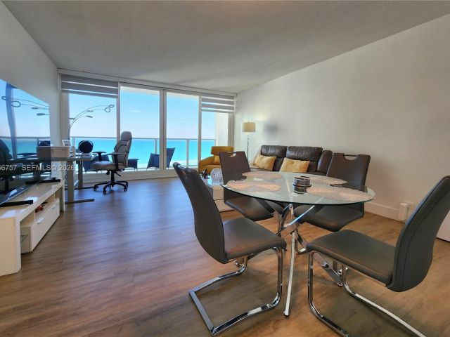 Apartment for rent  Unit #1020 - photo 7500900