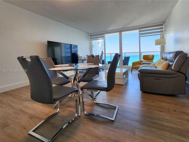 Apartment for rent  Unit #1020 - photo 7500901