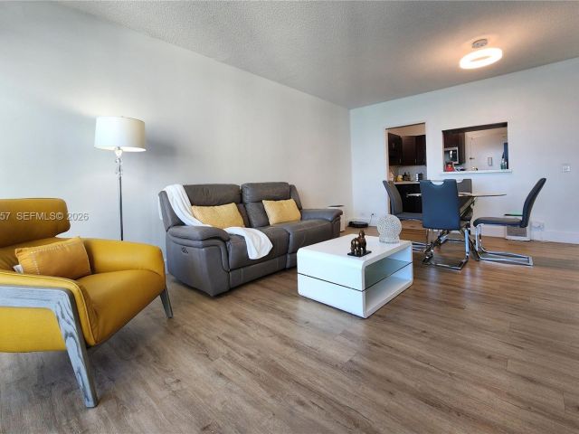 Apartment for rent  Unit #1020 - photo 7500902