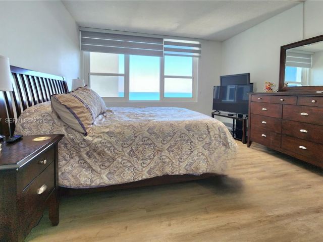 Apartment for rent  Unit #1020 - photo 7500905