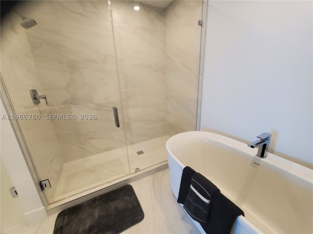 2-bedroom condo for rent in Sunny Isles Beach - 17550 Collins Ave 1403 - MondialRealty