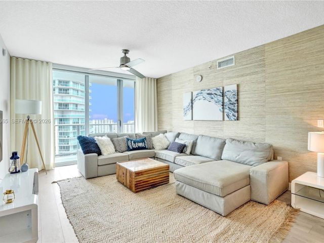 Apartment for rent  Unit #4-2104 - photo 7441647