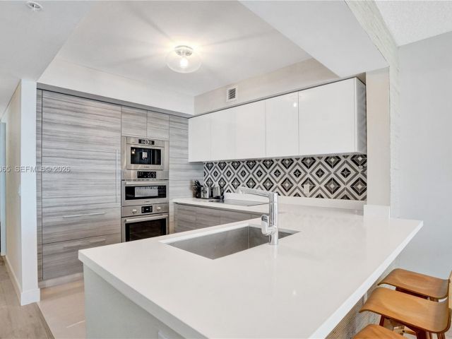 Apartment for rent  Unit #4-2104 - photo 7441655