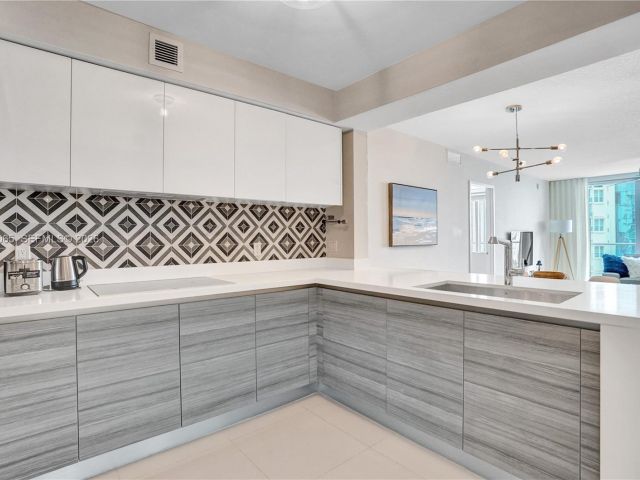 Apartment for rent  Unit #4-2104 - photo 7441659