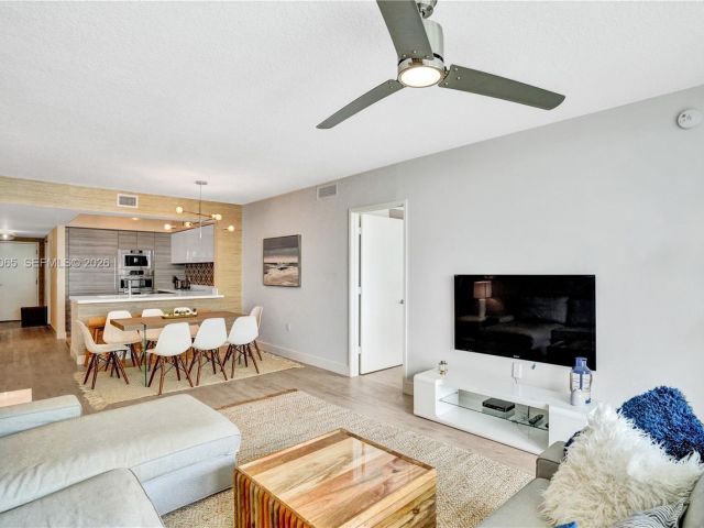 Apartment for rent  Unit #4-2104 - photo 7441676