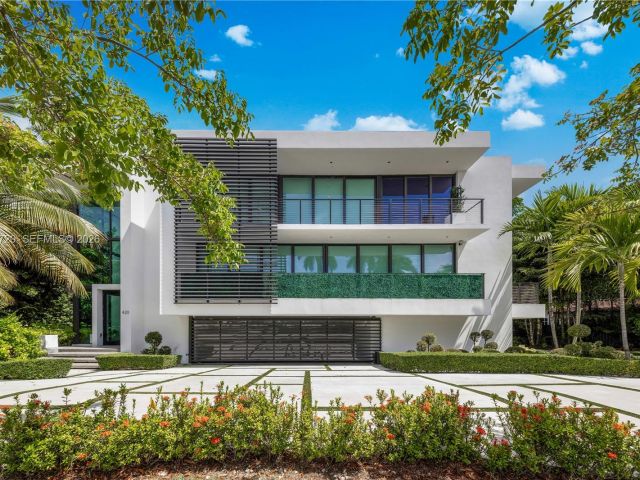 Home for rent at 420 N Hibiscus Dr - photo 7468685