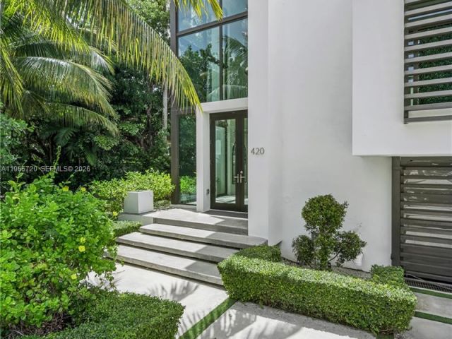 Home for rent at 420 N Hibiscus Dr - photo 7468686