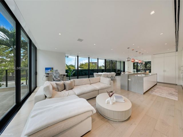 Home for rent at 420 N Hibiscus Dr - photo 7468690