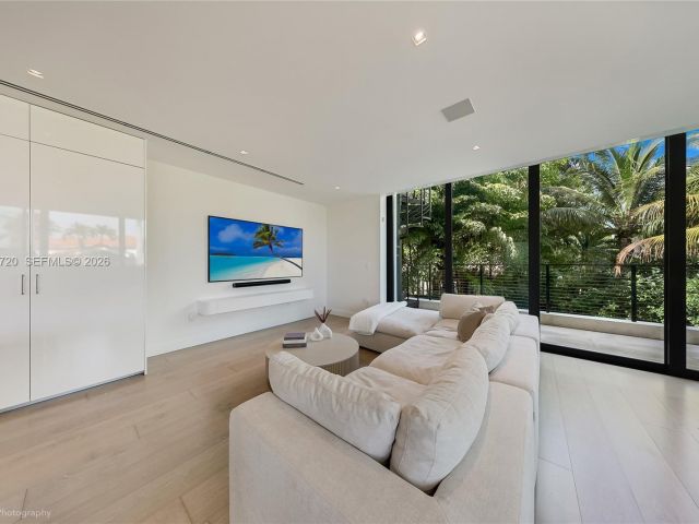 Home for rent at 420 N Hibiscus Dr - photo 7468691