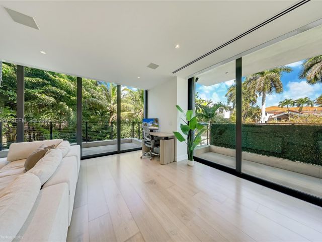 Home for rent at 420 N Hibiscus Dr - photo 7468695