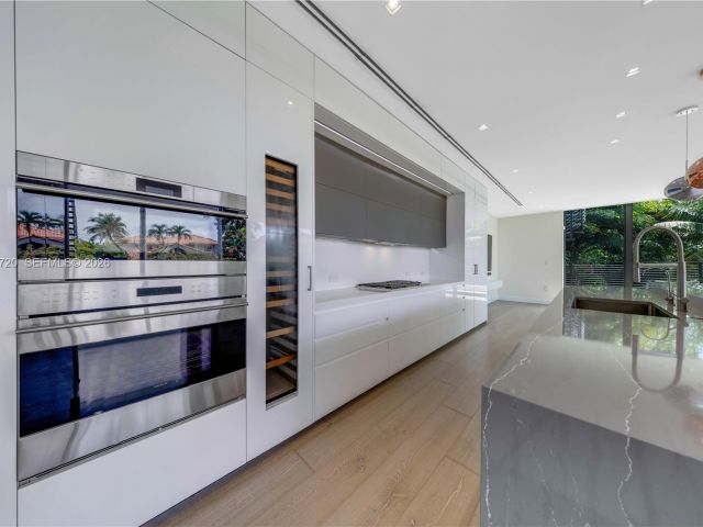 Home for rent at 420 N Hibiscus Dr - photo 7468698