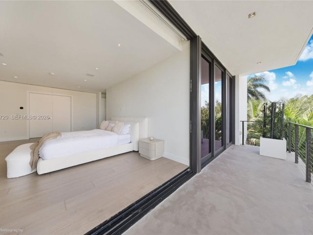 Home for rent at 420 N Hibiscus Dr - photo 7468702