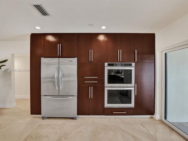 Home for rent at 1201 Washington St - photo 7439935