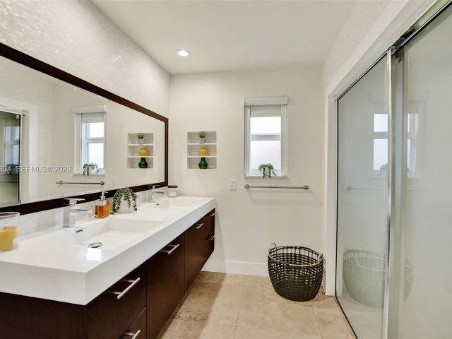 Home for rent at 1201 Washington St - photo 7439948