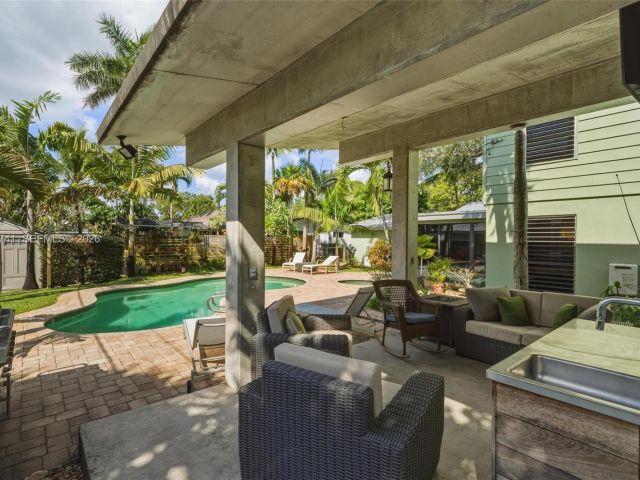 Home for sale at 1400 SW 12th Ct - photo 7531592