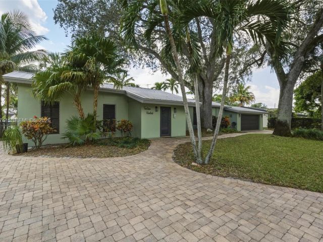 Home for sale at 1400 SW 12th Ct - photo 7531593
