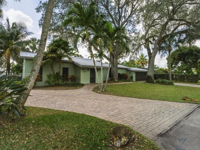 Home for sale at 1400 SW 12th Ct - photo 7531595