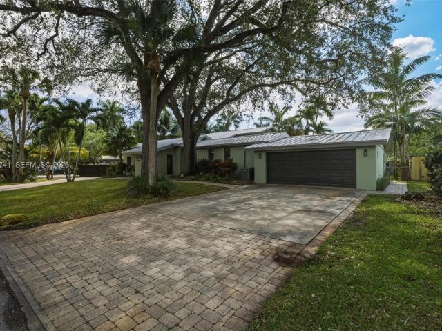 Home for sale at 1400 SW 12th Ct - photo 7531596