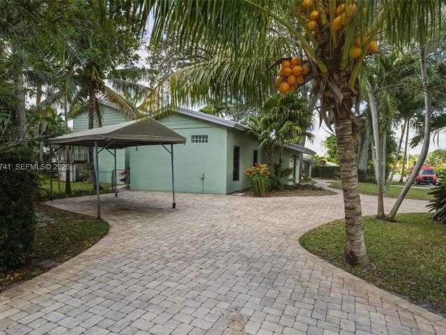 Home for sale at 1400 SW 12th Ct - photo 7531597