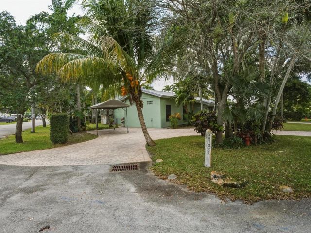 Home for sale at 1400 SW 12th Ct - photo 7531598