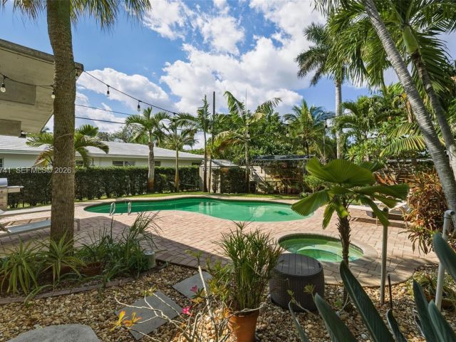 Home for sale at 1400 SW 12th Ct - photo 7531599