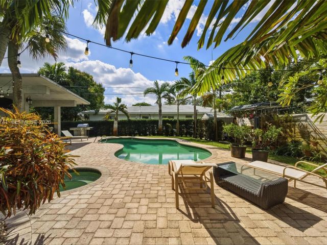 Home for sale at 1400 SW 12th Ct - photo 7531603