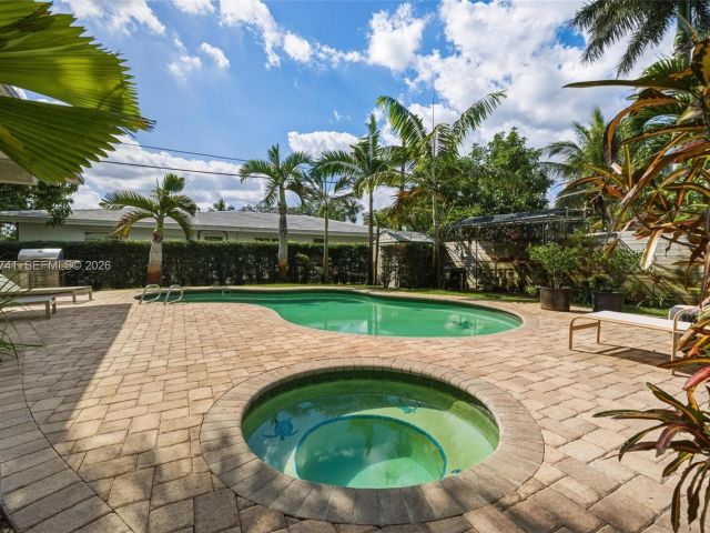 Home for sale at 1400 SW 12th Ct - photo 7531604