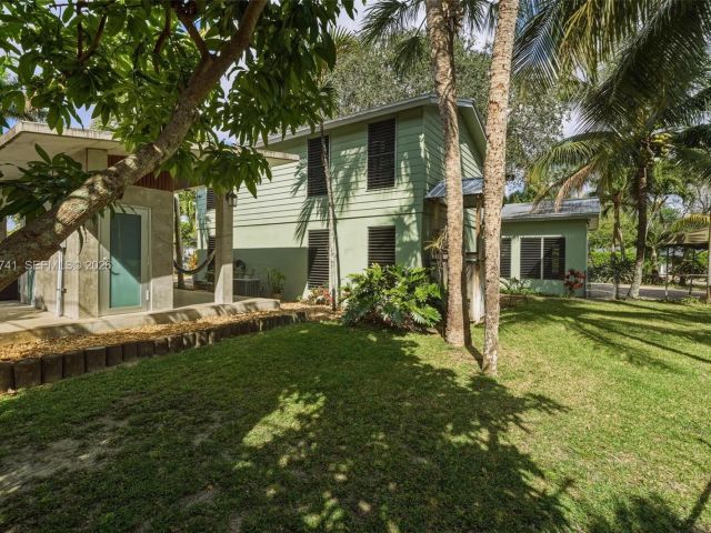 Home for sale at 1400 SW 12th Ct - photo 7531605