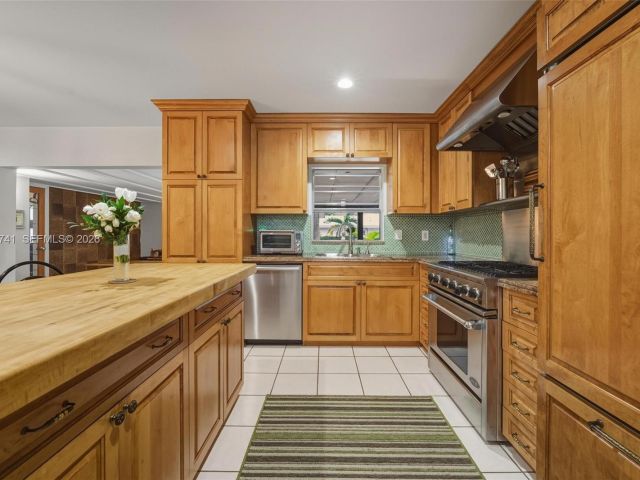 Home for sale at 1400 SW 12th Ct - photo 7531610