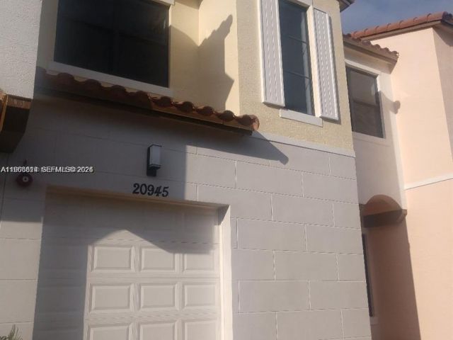 Home for rent at 20945 NW 1st Dr 20945 - photo 7445430