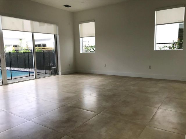 Home for rent at 10055 NW 75th St - photo 7440124