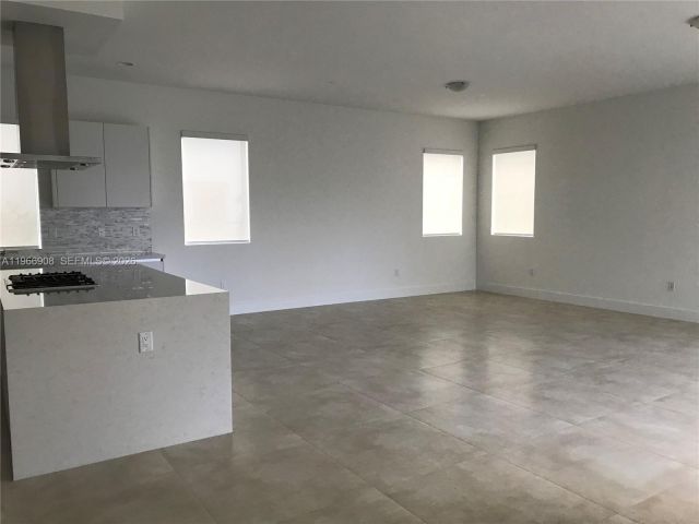 Home for rent at 10055 NW 75th St - photo 7440126