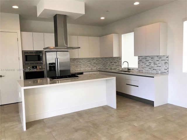 Home for rent at 10055 NW 75th St - photo 7440127