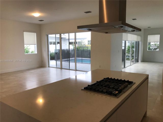 Home for rent at 10055 NW 75th St - photo 7440129