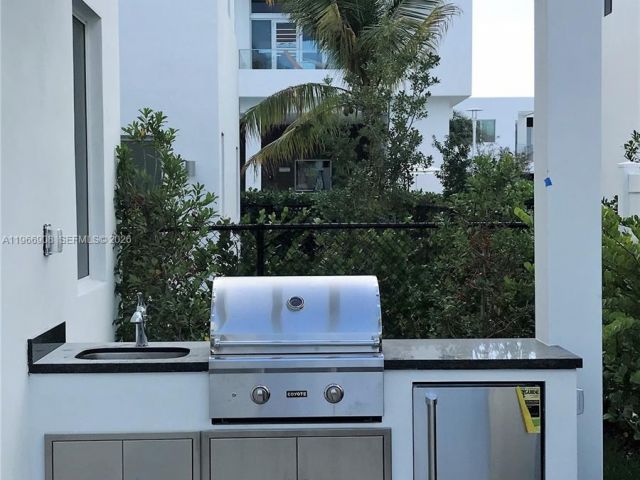 Home for rent at 10055 NW 75th St - photo 7440132