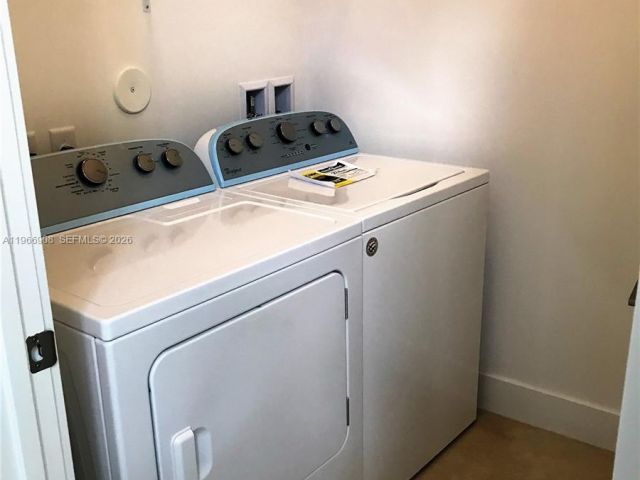 Home for rent at 10055 NW 75th St - photo 7440133