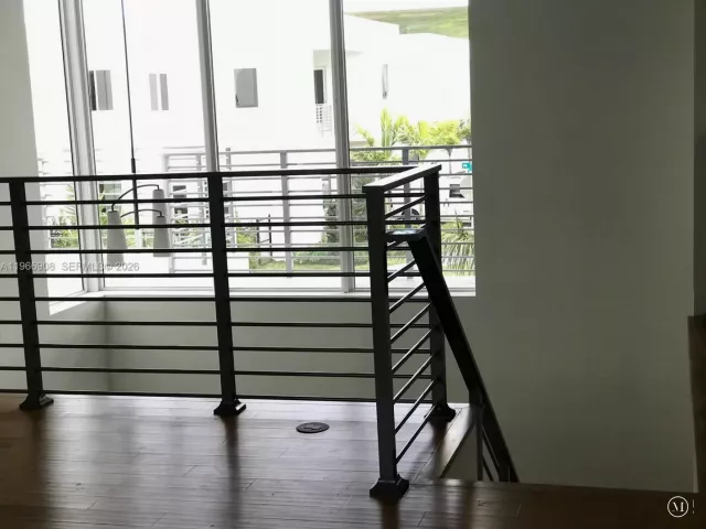 5-bedroom home for rent in Doral - 10055 NW 75th St - MondialRealty