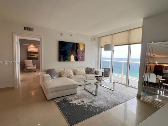 Apartment for rent  Unit #3404 - photo 7442841