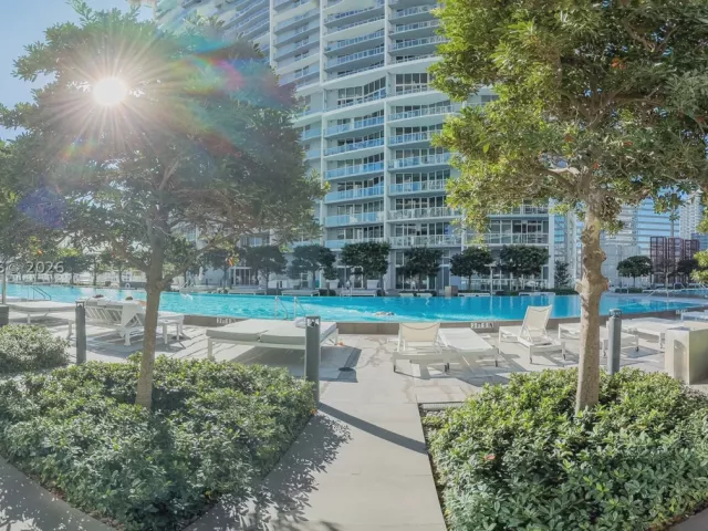 2-bedroom condo for sale in Miami - 465 Brickell Ave 4802 - MondialRealty