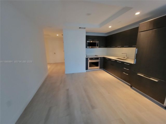 Apartment for rent  Unit #3404 - photo 7443885