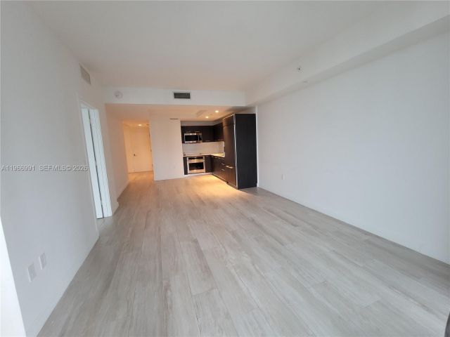 Apartment for rent  Unit #3404 - photo 7443894