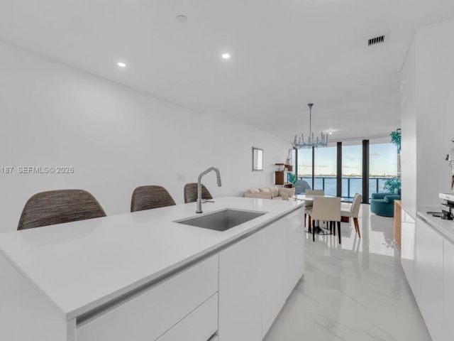 Apartment for rent  Unit #1405 - photo 7489274