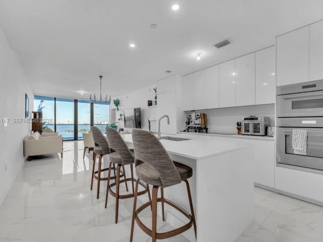 Apartment for rent  Unit #1405 - photo 7489277