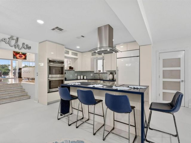 Home for sale at 317 S Riverside Dr - photo 7478724