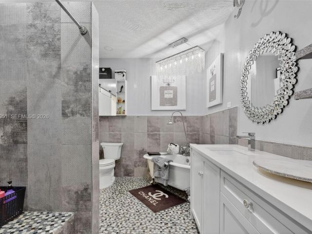 Home for sale at 317 S Riverside Dr - photo 7478727