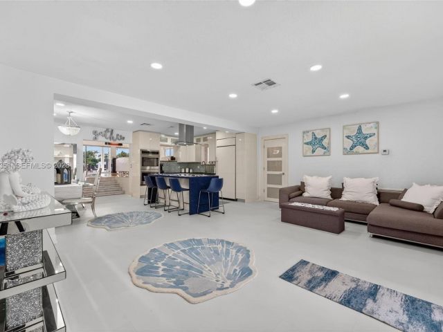 Home for sale at 317 S Riverside Dr - photo 7478734